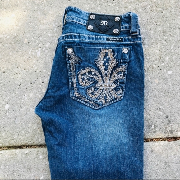 Miss Me Denim - MISS ME FLEUR DE LIS CAPRI JEANS 28 crop